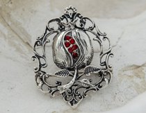 CZERWONY MAK - srebrna broszka z rubinami