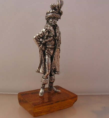 STAROPOLSKI SZLACHCIC - figurka srebro i bursztyn