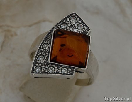 GIOCO - srebrny pierścionek z bursztynem i kryształkami