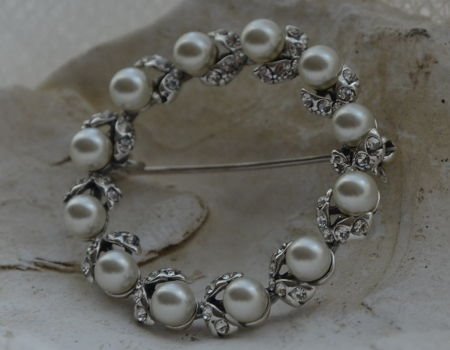 OLIMPIA - srebrna broszka z perłą i kryształkami