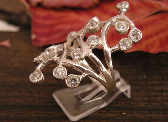 LARA - srebrny pierścionek z kryształkami