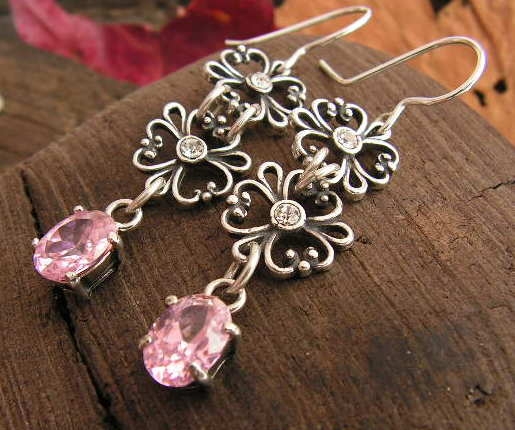 FENDI - srebrne kolczyki z różowym kryształem Svarowskiego