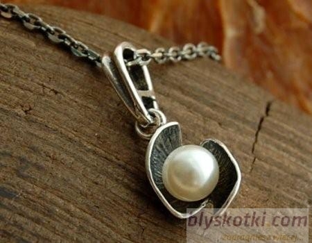FESTA - srebrny wisiorek z perłami