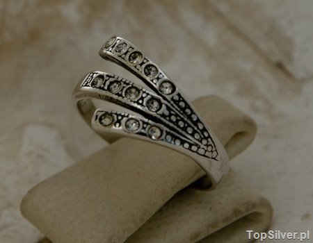 AJA - srebrny pierścionek z kryształkami