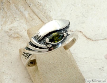 LUNA - srebrny pierścionek z oliwinem