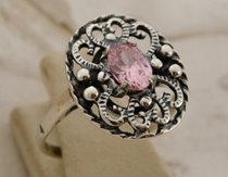 MARGE - srebrny pierścionek z różowym kryształem