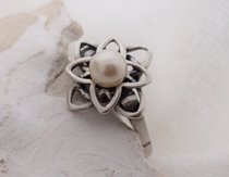 ARAGONIA - srebrny pierścionek z perłą