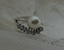 OKTAWIA - srebrny pierścionek z perłą i cyrkoniami