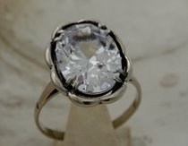 HASTA - srebrny pierścień z kryształem
