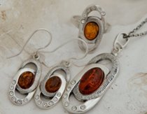 JUNAYA - srebrny komplet z bursztynem i kryształka