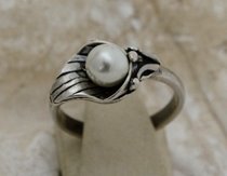 EMMA - srebrny pierścionek z perłą