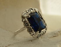 CALABRIA - srebrny pierścionek z szafirem