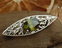 OLENA- srebrna broszka z oliwinem