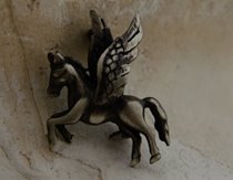 PEGAZ - srebrna broszka latającego konia