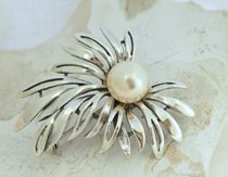 SYRIA - srebrna broszka z perłą na prezent