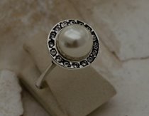 ADRIA - srebrny pierścionek perła i kryształy