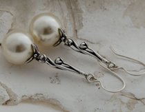 AKIRA - srebrne długie kolczyki z perłami