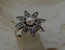 MADONA - srebrny pierścionek z perłami
