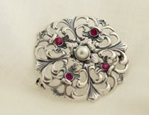 DOROTA - srebrna broszka perła i rubiny