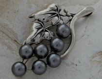 BOTANICA - srebrna broszka z perłami