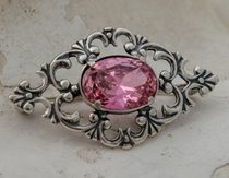 CAMPO - srebrna broszka z różowym kryształem
