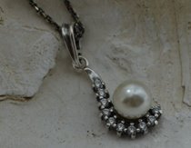 OKTAWIA - srebrny wisiorek z perłą i kryształkami