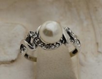 ALVARO - srebrny pierścionek perła i krsyztały