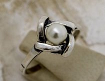 MEDINA - srebrny pierścionek z perłami