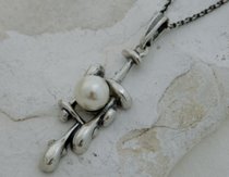 EVORA - srebrny wisiorek z perłami